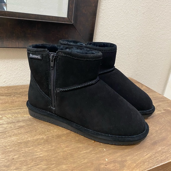 Bearpaw Demi II Black Short Shearling Boots Women's Size 10 - Picture 1 of 8